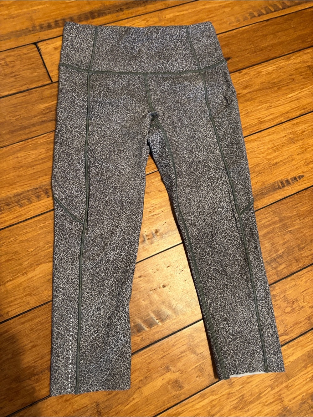 lululemon athletica Gray Speckled High-Rise Capris